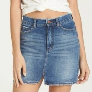 BILLABONG Black Magic Denim Skirt -Sail Away Blue -Your New Denim Crush! 
SZ 30